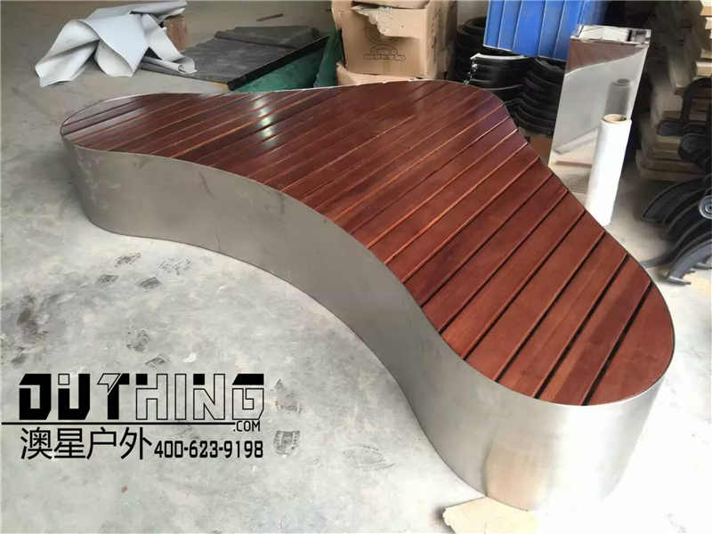 廣場(chǎng)商業(yè)街創(chuàng)意組合景觀(guān)坐凳 不銹鋼菠蘿格實(shí)木戶(hù)外休息長(zhǎng)椅3328原始圖片3