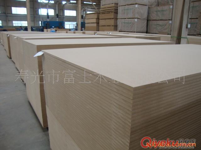 刨花板（Particle board）又叫微粒板、顆粒板、蔗渣板。