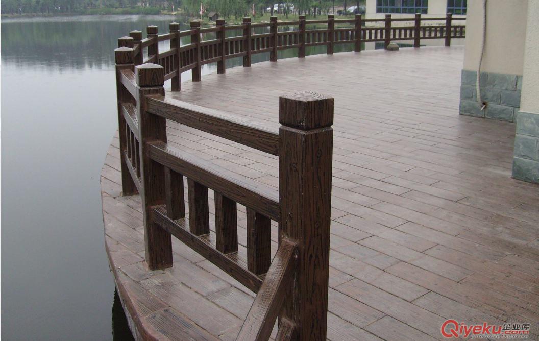 水泥仿木圍欄批發(fā)，仿木圍欄設(shè)備廠家，水泥仿木價格，水泥仿木建筑，水泥圍欄多少錢