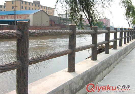 水泥仿木圍欄批發(fā)，仿木圍欄設(shè)備廠家，水泥仿木價格，水泥仿木建筑，水泥圍欄多少錢
