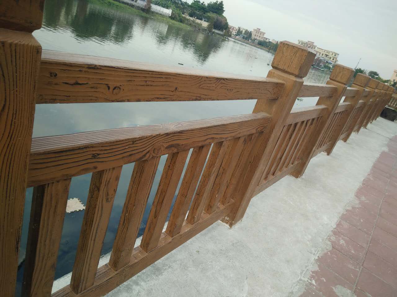 水泥仿木護欄,水泥仿樹皮欄桿,仿樹皮柵欄