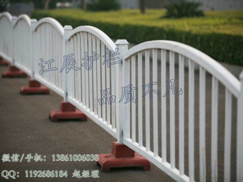 熱鍍鋅鋼管圓弧隔離護欄