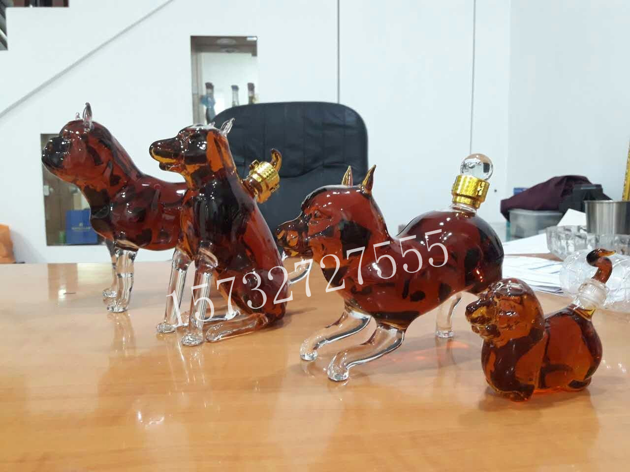 創(chuàng)意小狗造型玻璃酒瓶創(chuàng)意生肖造型工藝酒瓶小鹿犬玻璃酒瓶小狗玻璃酒瓶