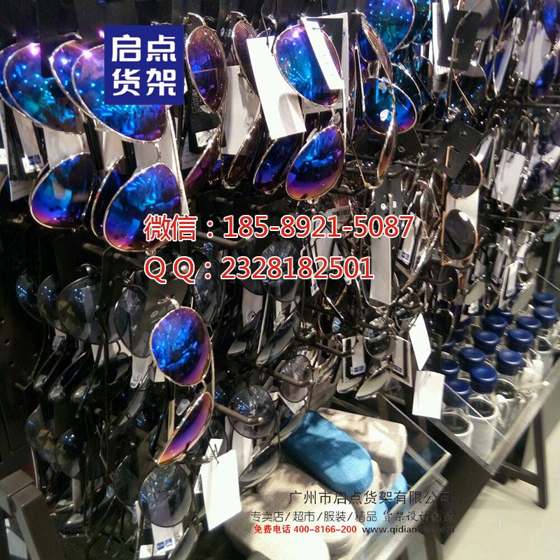 KM男裝店模特陣列給客戶帶來(lái)強(qiáng)烈的視覺(jué)沖擊,UR貨架原始圖片2