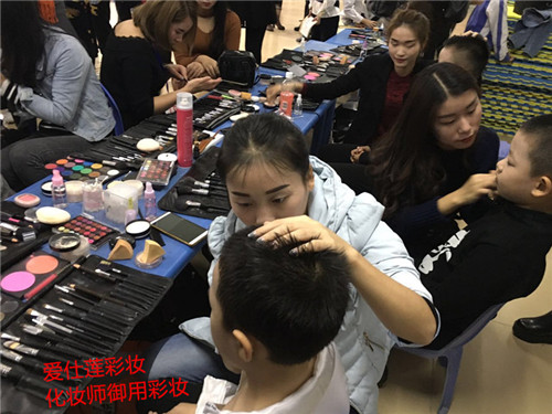 化妝品批發(fā)貨源—愛(ài)仕蓮廠家煥彩蓓蓓霜（BB）廠價(jià)批發(fā)原始圖片3