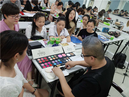 沈陽化妝品批發零售 品牌彩妝廠家唇膏批發加盟原始圖片3