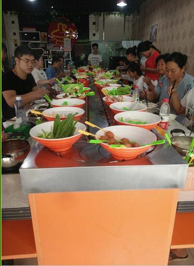 全國各地專業(yè)廠家 質(zhì)量保證 旋轉(zhuǎn)自助小火鍋原始圖片3