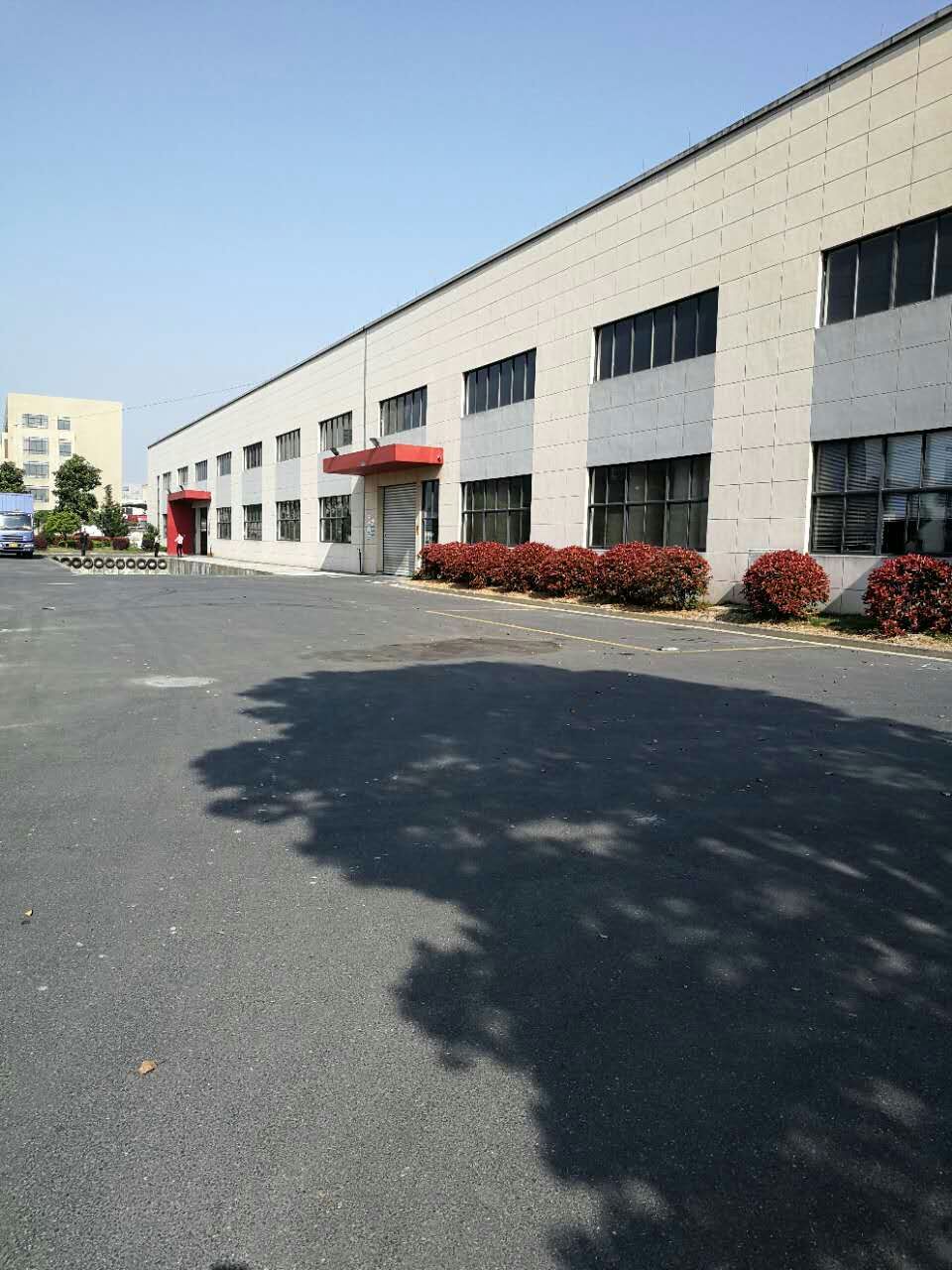 企业厂房一角
