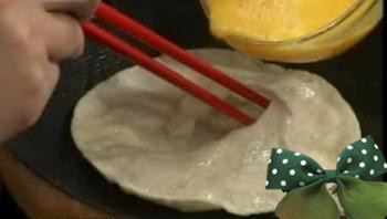 雞蛋灌餅做法 河南信陽(yáng)何記雞蛋灌餅醬汁技術(shù)培訓(xùn)原始圖片3