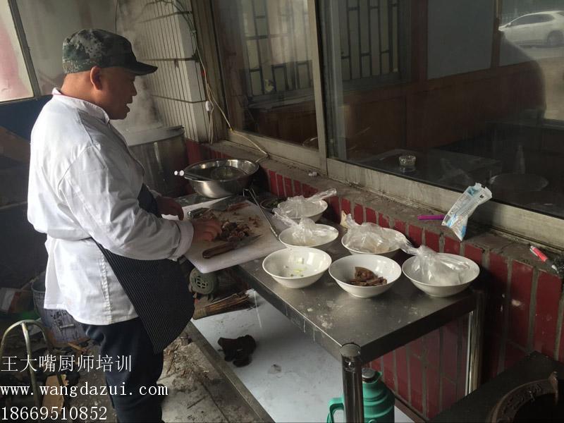 淶水牛羊肉熟食制作技術(shù)培訓(xùn)——哪家牛羊肉熟食制作技術(shù)培訓(xùn)機(jī)構(gòu)好