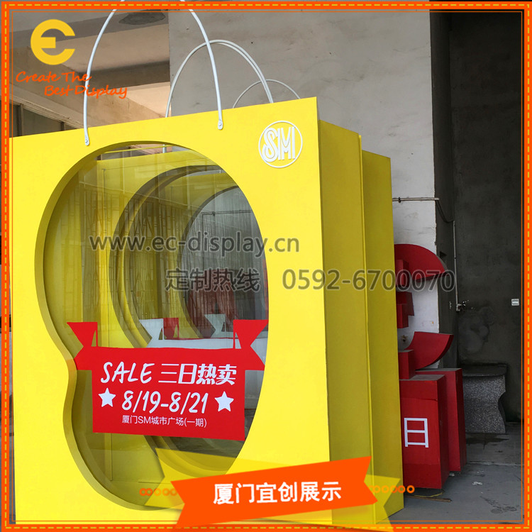 商场夏季特卖活动布置道具 仿真大型购物袋 铁艺异形道具制作厂