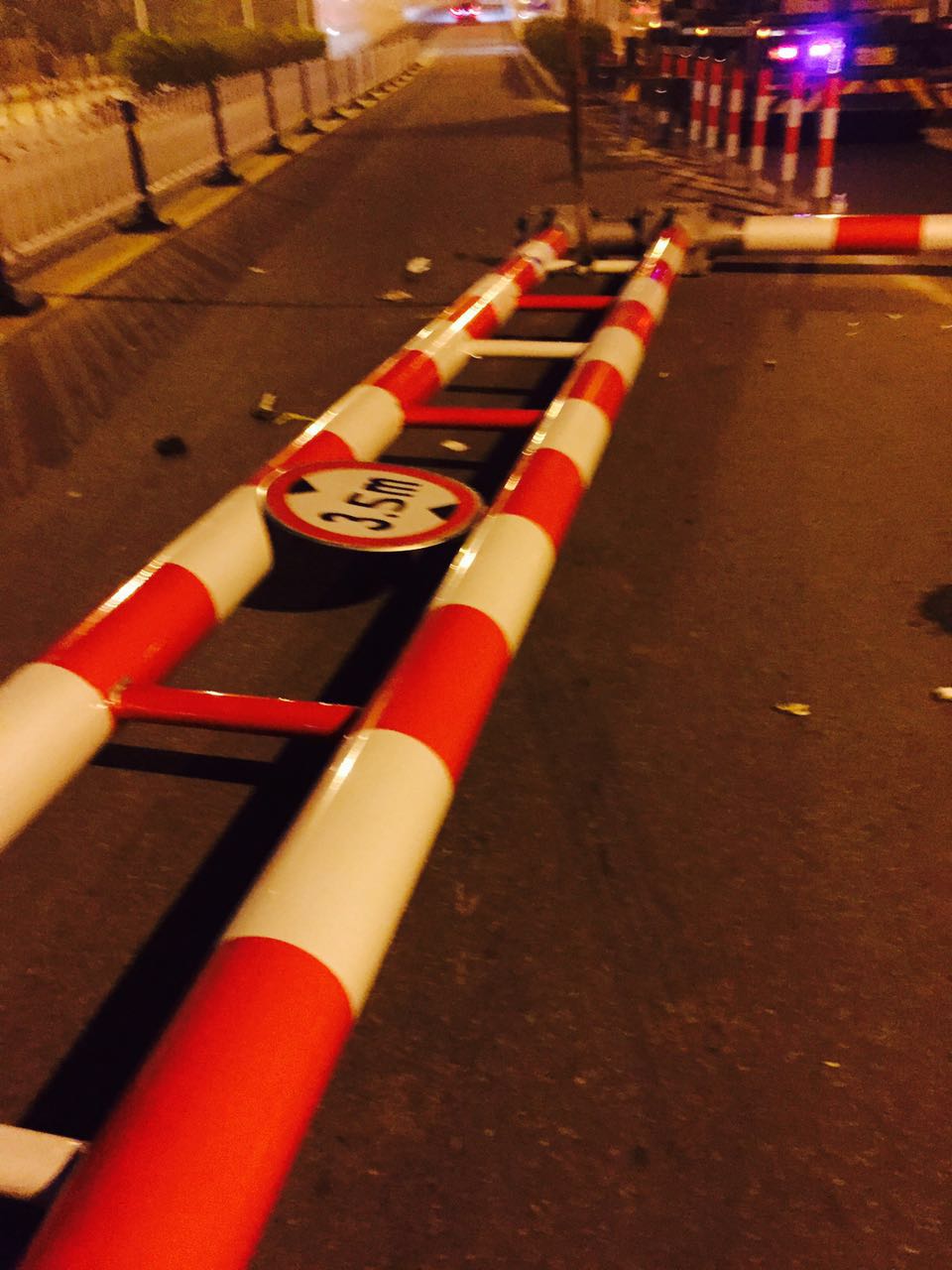 泉州道路交通劃線/道路限高架制作安裝/地下車庫圖紙設計/道路指示牌制作與安裝
