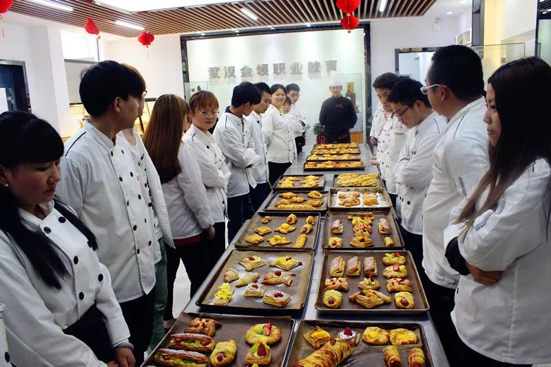  生日蛋糕培训 到金领西点蛋糕培训学校 权威可靠
