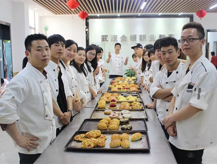 西點蛋糕培訓(xùn)學(xué)校到金領(lǐng) 你的西點蛋糕培訓(xùn)班專家原始圖片2