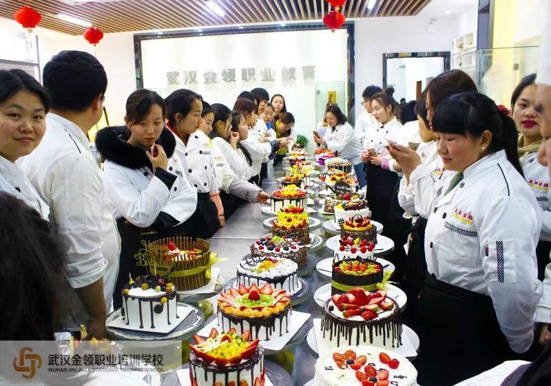 西點蛋糕培訓(xùn)學(xué)校到金領(lǐng) 你的西點蛋糕培訓(xùn)班專家原始圖片3