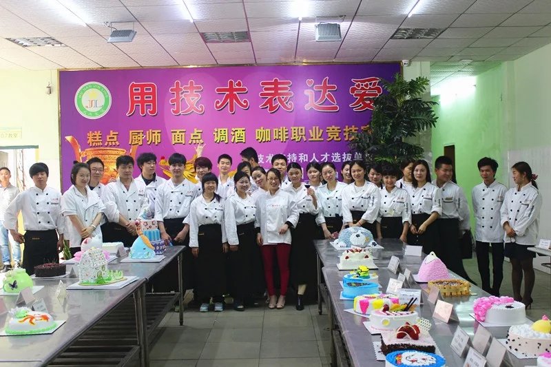 學做蛋糕要多少學費 金領蛋糕學校為您解答