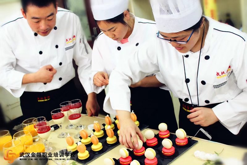西點培訓(xùn)前十名學(xué)校 蛋糕西點培訓(xùn)多少錢 西點蛋糕培訓(xùn)班學(xué)費原始圖片3