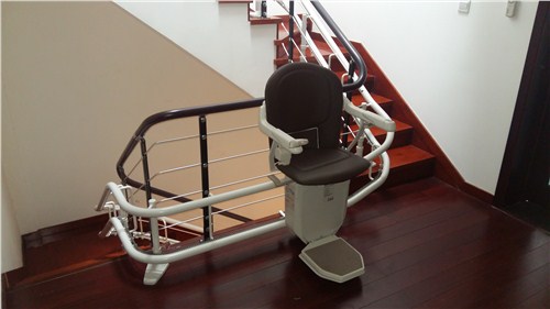 直線型座椅電梯銷售直線型座椅電梯供應(yīng)商彎曲座椅電梯艾行供