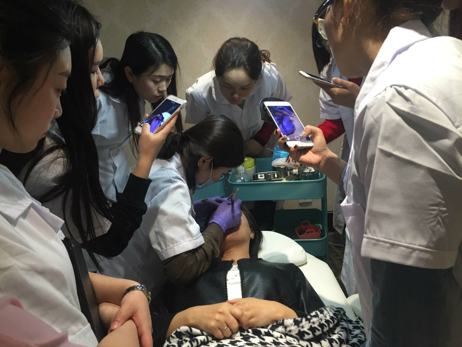 半{yj}培訓哪家好_山東半{yj}化妝技術培訓機構推薦