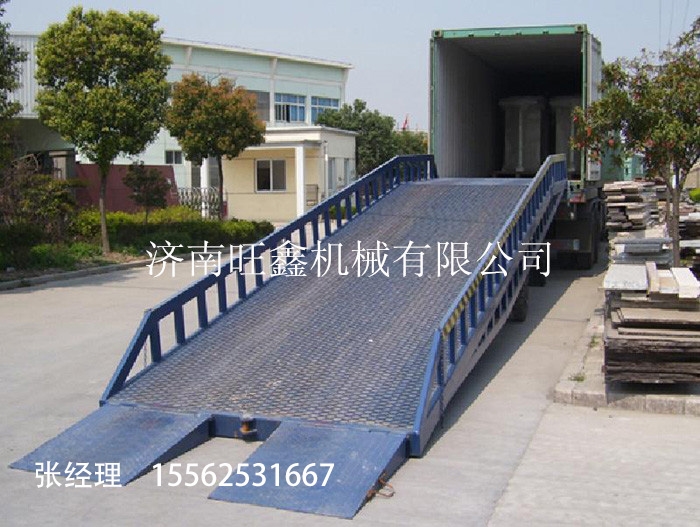 導軌式升降機譽{dy}，品質{dy},榮旺車載式升降機行業{sx}