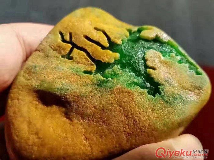 供應(yīng)瑞麗市鑫劦飛翡翠年代OX192玻璃種帝王綠戒面級賭石