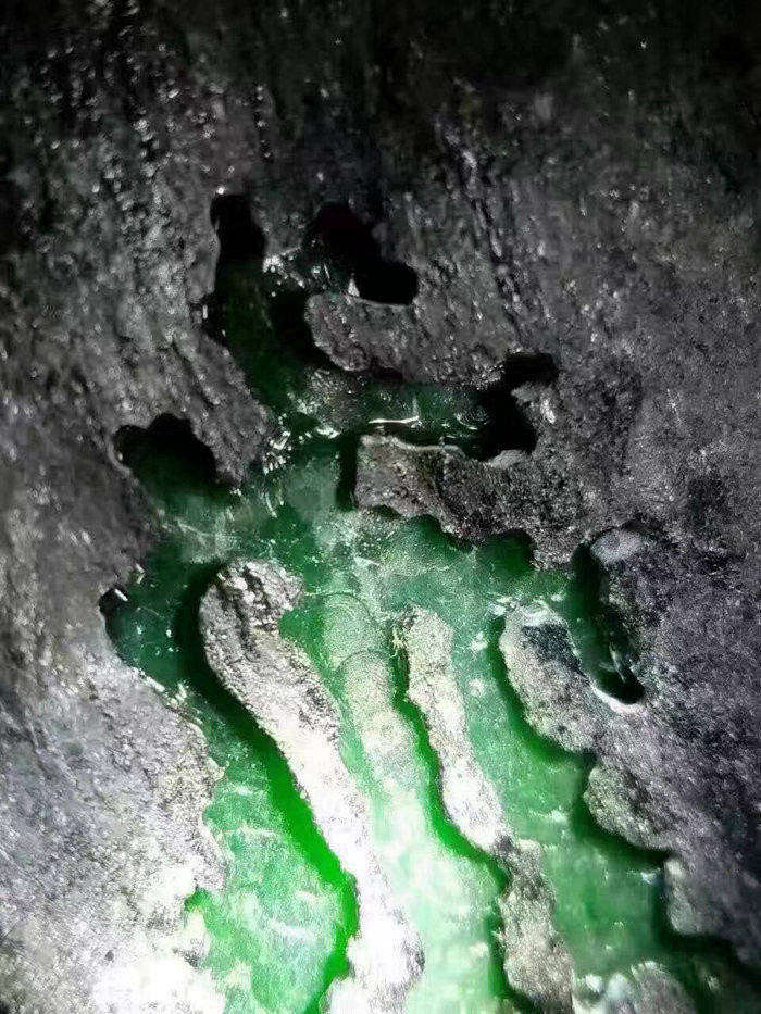 供應鑫劦飛翡翠原石OX195莫灣基冰陽綠賭石，色辣種老原始圖片2