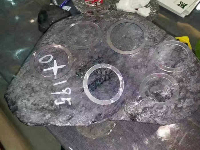 供應鑫劦飛翡翠原石OX195莫灣基冰陽綠賭石，色辣種老原始圖片3