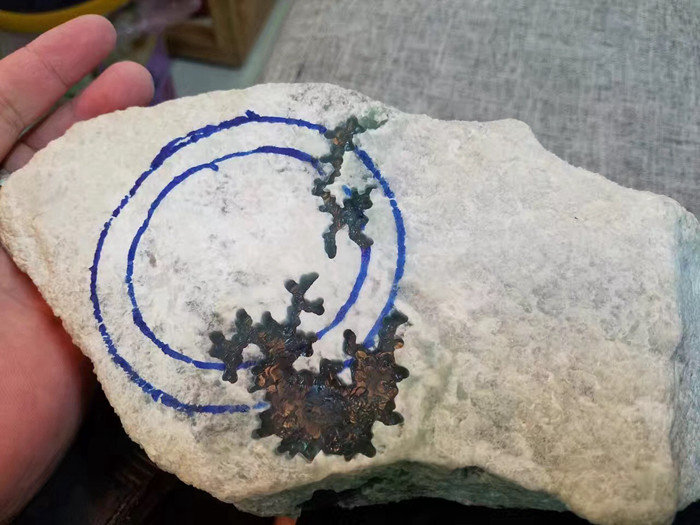 供應(yīng)鑫劦飛賭石OX215翡翠原石木那場口玻璃種，可做戒面，有手鐲位