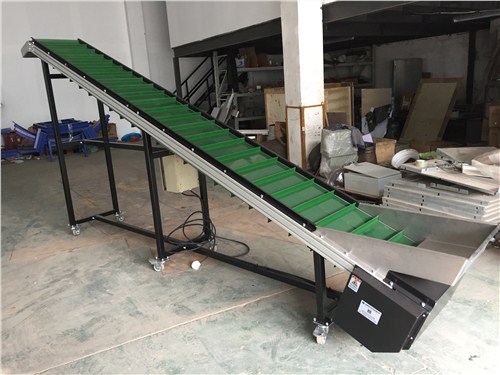 上海供應(yīng)白色PVC帶提升機,橫擋板皮帶提升機廠家,各種型號皮