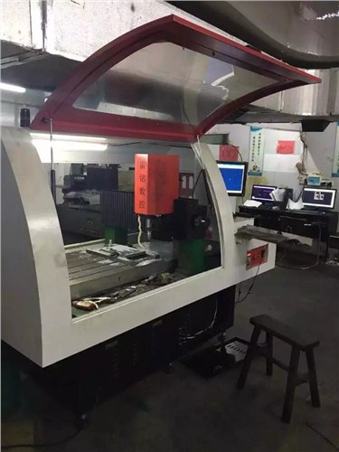 模具頂針鉆孔塑料模具鉆孔機(jī)數(shù)控鉆孔機(jī)雷銘數(shù)控供應(yīng)
