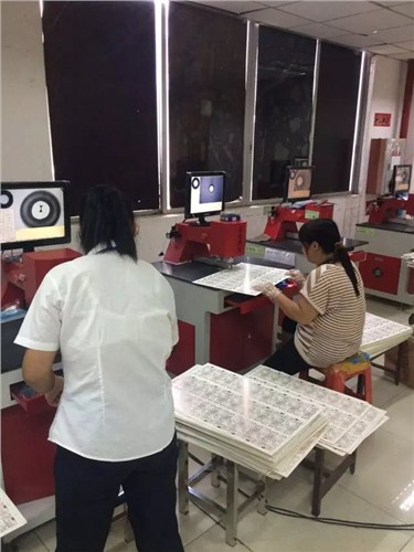 雕銑機數控鉆銑機數控鉆床報價雷銘供