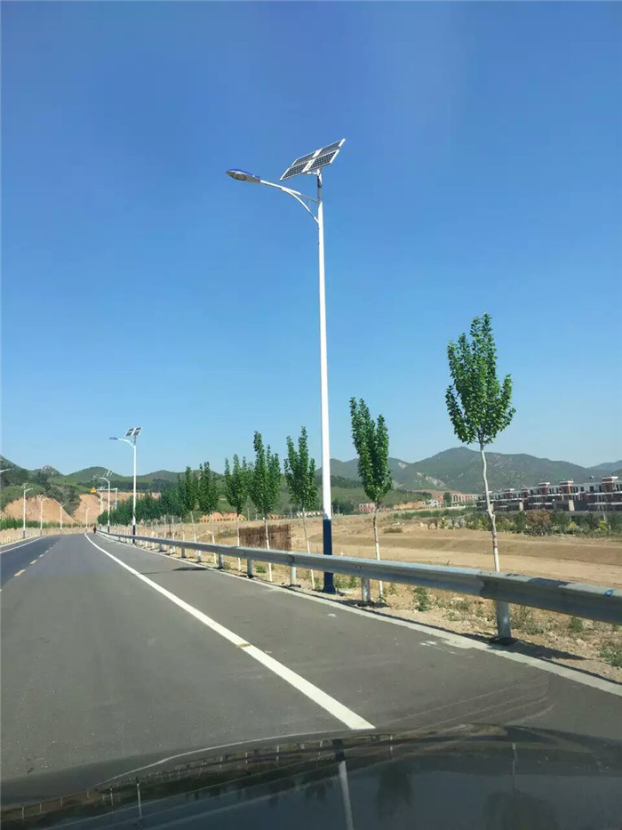 買太陽能路燈就來沈陽宏耀偉業：齊齊哈爾太陽能路燈廠
