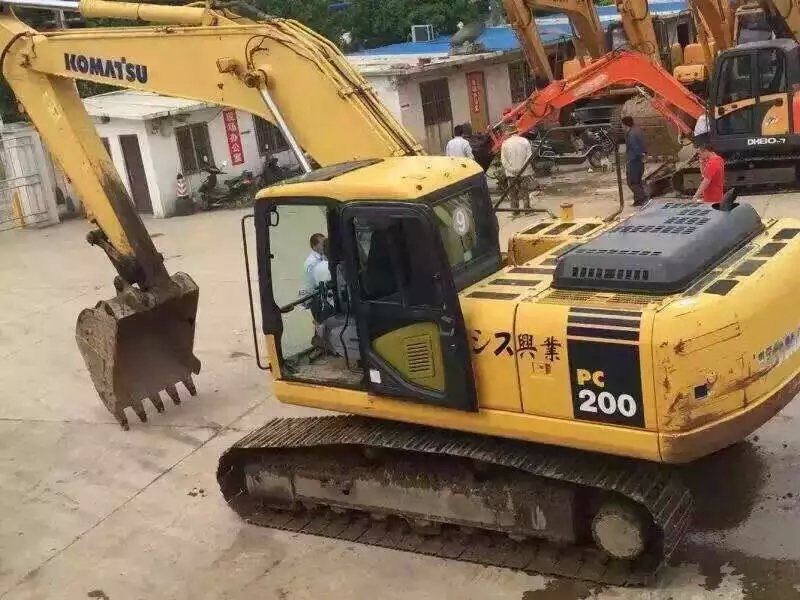 出售進口小松200-8挖掘機 低價轉讓免費送貨到家