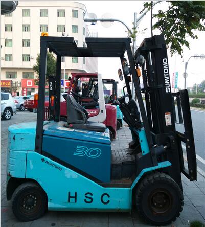 神鋼電動叉車