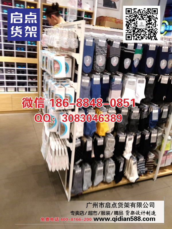 十元店貨架怎么擺放能吸引客流量,名創(chuàng)優(yōu)品貨架原始圖片2