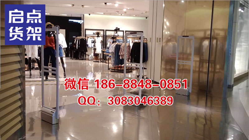 風(fēng)頭正勁的零售黑馬,商務(wù) 男裝貨架,KM服裝 貨架原始圖片2