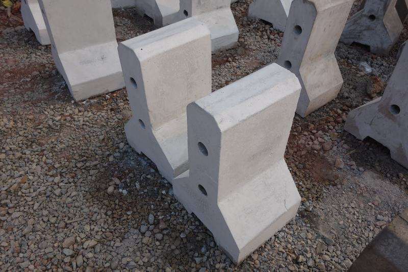 交通隔离墩