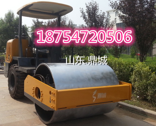 鼎誠廠家生產的3.5噸單鋼輪座駕壓路機嗷嗷叫低價銷售