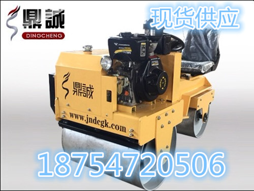 山東鼎誠生產的DC850雙鋼輪座駕式振動壓路機嗷嗷叫