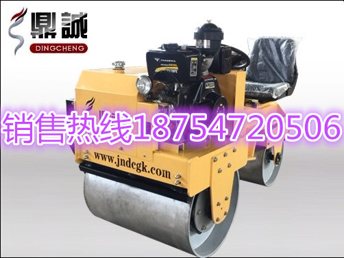 山東鼎誠生產的DC850雙鋼輪座駕式振動壓路機嗷嗷叫原始圖片3