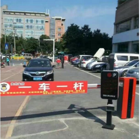 【車牌識別】{zx1}車牌識別批發(fā)價格_車牌識別停車場系統(tǒng)功能方案原始圖片2