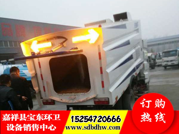 寶東環衛  廠家直銷 專業定制多功能噴灑車大中小型環保灑水車