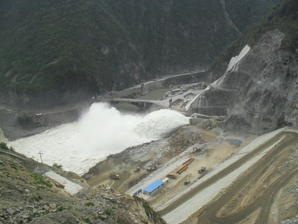 賓陽縣水庫大壩堵漏