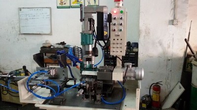 自動(dòng)倒角機(jī)