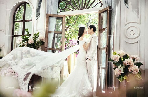 承接各種婚慶策劃婚紗攝影婚車租賃，全面的愛之約婚慶婚紗一體套餐10500元