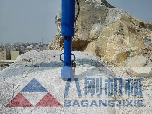 巖石礦山大型劈裂機(jī) 劃算的大型劈裂機(jī)在哪可以買到