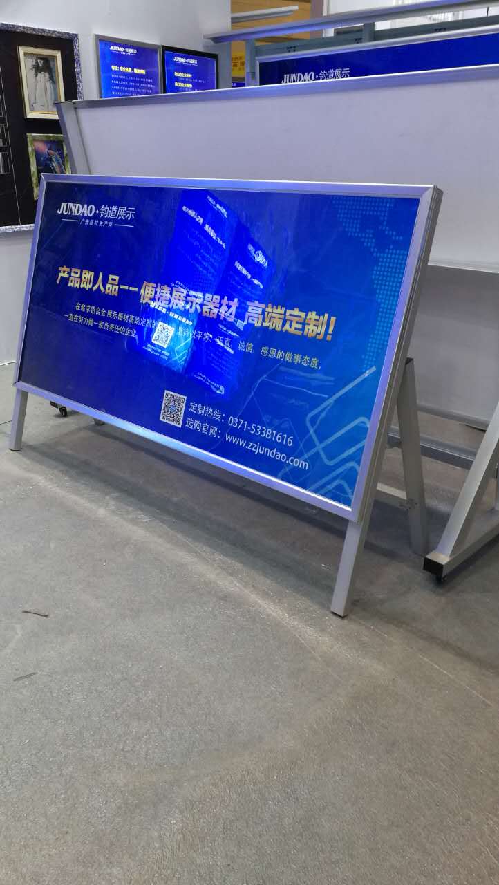 供應(yīng)鈞道hbj工廠直銷90度的拐角支架|批量生產(chǎn)單面鋁合金展示架廠家