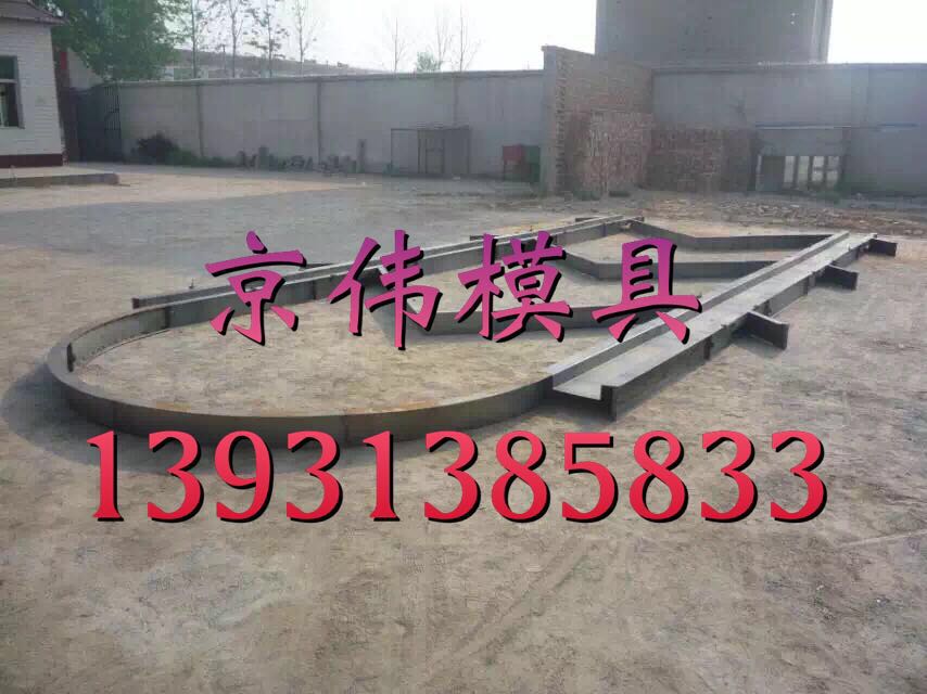 高速公路現(xiàn)場澆筑防撞墻模具城市道路隔離墩模具廠家