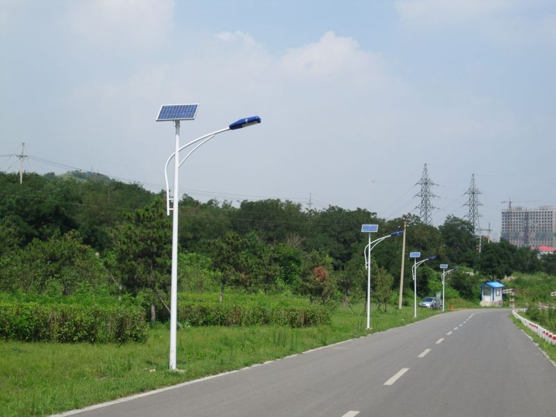 led新農(nóng)村建設(shè)IP65一體化太陽能路燈25W30W貼片式太陽能路燈廠家