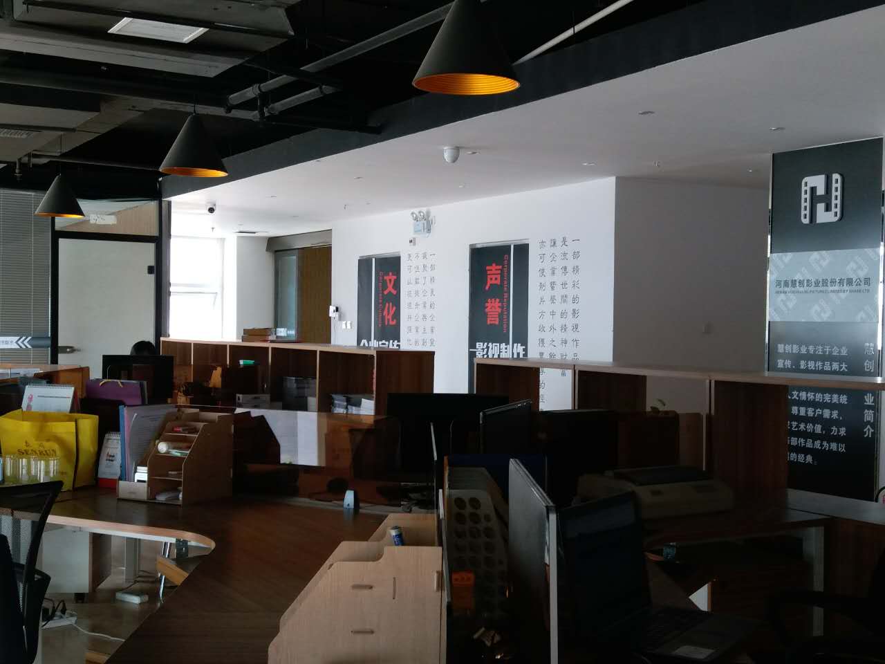 河南企業(yè)宣傳片拍攝中調(diào)動(dòng)情緒要素河南企業(yè)專(zhuān)題片制作慧創(chuàng)影業(yè)